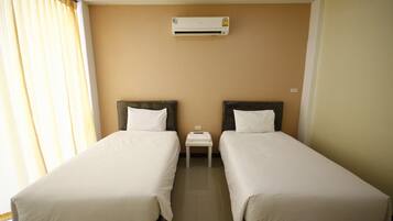 Deluxe Family Suite | Desk, rollaway beds, free WiFi, bed sheets