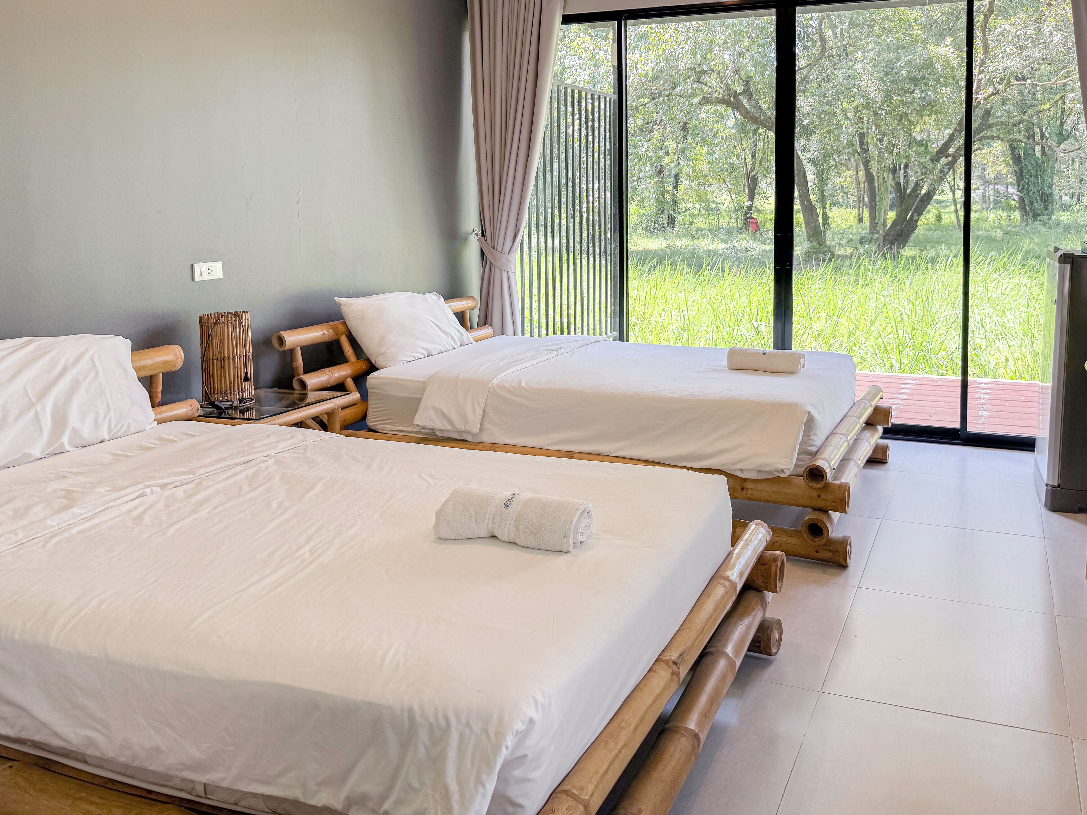 Superior Twin Room, 1 Bedroom, Refrigerator, Partial Lake View | Free WiFi, bed sheets