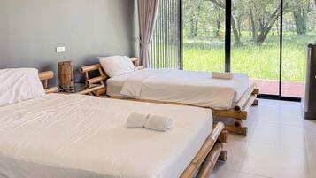 Superior Twin Room, 1 Bedroom, Refrigerator, Partial Lake View | Free WiFi, bed sheets