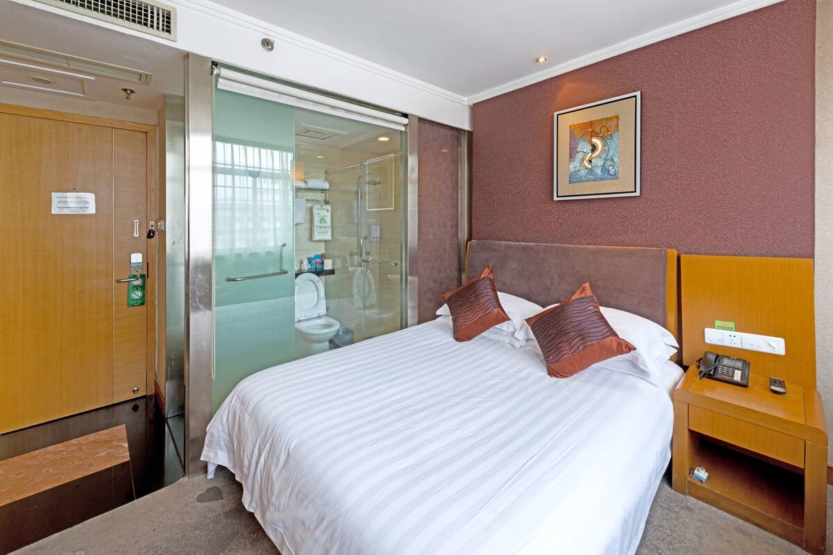 Business Double Room | In-room safe, desk, blackout curtains, free WiFi