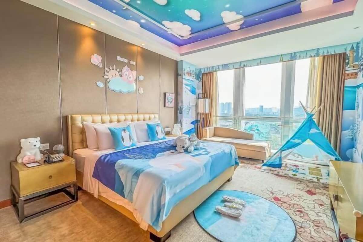 1 bedroom, premium bedding, in-room safe, desk