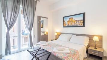 Quarto casal | Escrivaninha, Wi-Fi de cortesia, roupa de cama