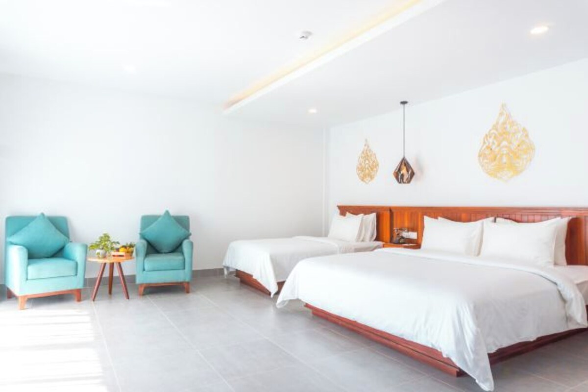 Deluxe Family Room