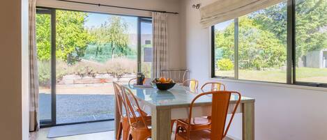 House 3 bedrooms | Private kitchen | Full-size fridge, microwave, oven, stovetop