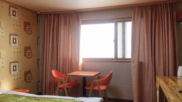 Double Room | Desk, free WiFi