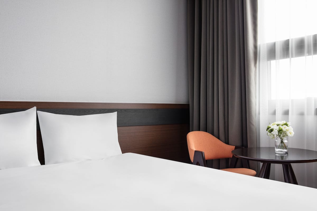 Odada kasa, ses yalıtımı, ücretsiz kablosuz İnternet, çarşaf takımı