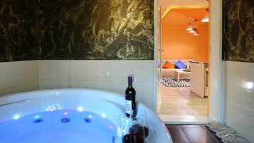 Duplex (GaGa) | Jetted tub