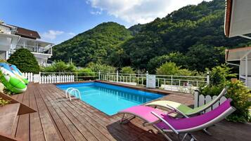 2 piscines extérieures