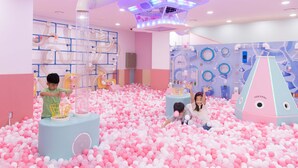 A children's play area with a ball pit, play structures, and a ceiling light fixture. - Oak Valley Valley Village (Wonju)