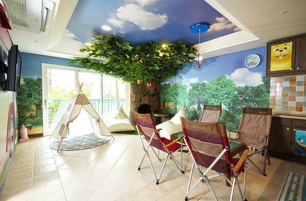 [Valley Village] Duda & Dada | 1 bedroom, desk, blackout drapes, free WiFi