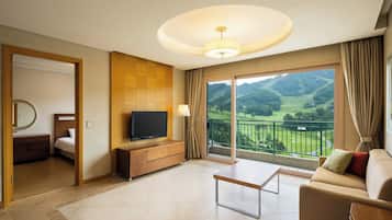 1 bedroom, desk, blackout curtains, free WiFi