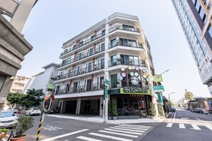 Exterior - Treehouse Hostels (Tainan)