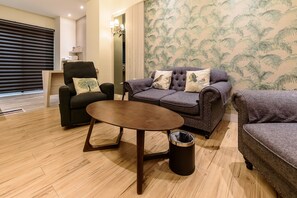 Family Quadruple Room | Living area | LCD TV - Treehouse Hostels (Tainan)