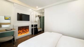 Deluxe Balcony Double, Valley View | In-room safe, free WiFi, bed sheets, wheelchair access