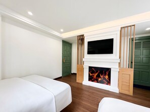 Deluxe Family Room | Caja fuerte, wifi gratis, ropa de cama y accesible en silla de ruedas