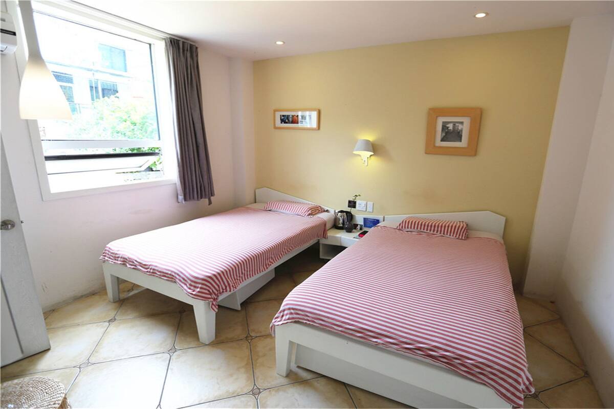 Standard-Zweibettzimmer | Minibar, Verdunkelungsvorhänge, Bügeleisen/Bügelbrett, kostenloses WLAN