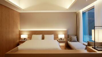 Roupas de cama premium, cofres nos quartos, escrivaninha