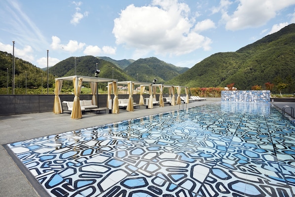 Außenpool (je nach Saison geöffnet)