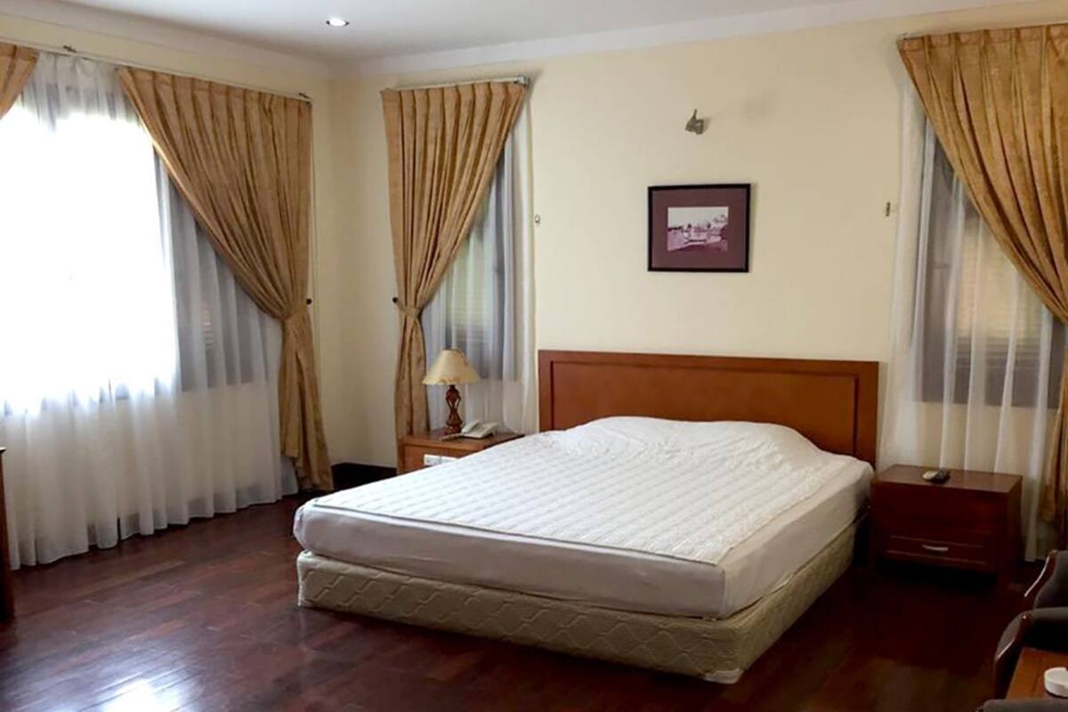 Minibar, desk, free WiFi