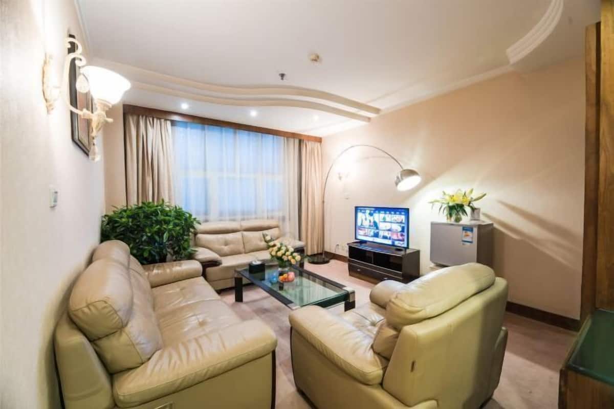 Escritorio, cortinas blackout y camas plegables/adicionales