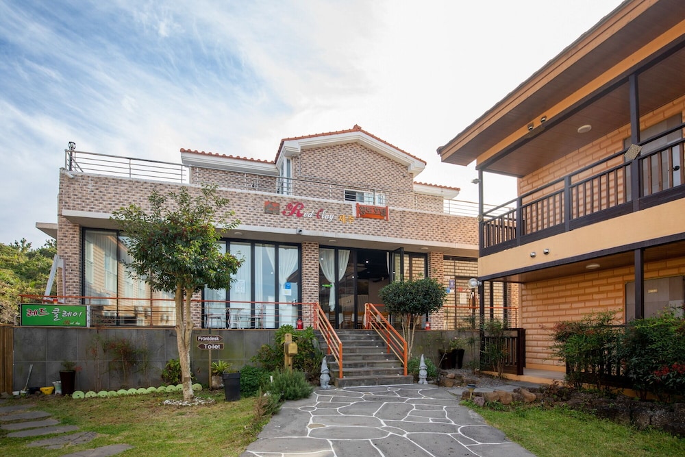 레드클레이펜션