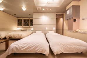 Phòng 2 giường đơn Deluxe, hút thuốc | Màn/rèm cản sáng, phòng cách âm, bàn ủi/dụng cụ ủi quần áo 