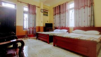 Standard Room | In-room safe, desk, WiFi (free)