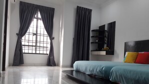 Comfort House, 5 Bedrooms, Accessible, Kitchen | 5 bedrooms, iron/ironing board, rollaway beds, free WiFi - C U Homestay Bukit Indah (Johor Bahru)