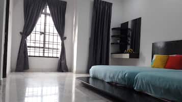 Comfort House, 5 Bedrooms, Accessible, Kitchen | 5 bedrooms, iron/ironing board, rollaway beds, free WiFi