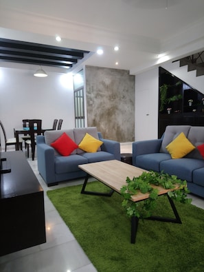LED TV - C U Homestay Bukit Indah (Johor Bahru)