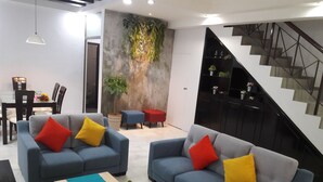 Comfort House, 5 Bedrooms, Accessible, Kitchen | Living room | LED TV - C U Homestay Bukit Indah (Johor Bahru)