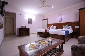 Deluxe Room | Desk, rollaway beds, free WiFi