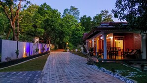 A pathway leading to a building with a covered outdoor seating area. - Sigiri Thilanka Rest (Sigiriya)