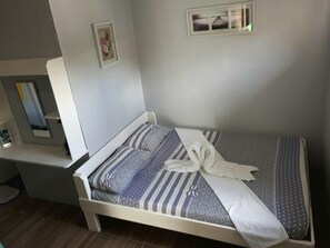 Family Room 3 with Town View | Desk, blackout drapes, free WiFi, bed sheets
