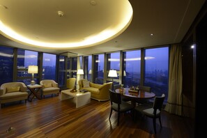 City View Suite | Premium bedding, minibar, in-room safe, desk - Han Yue Lou Hotel Nanjing (Nanjing)