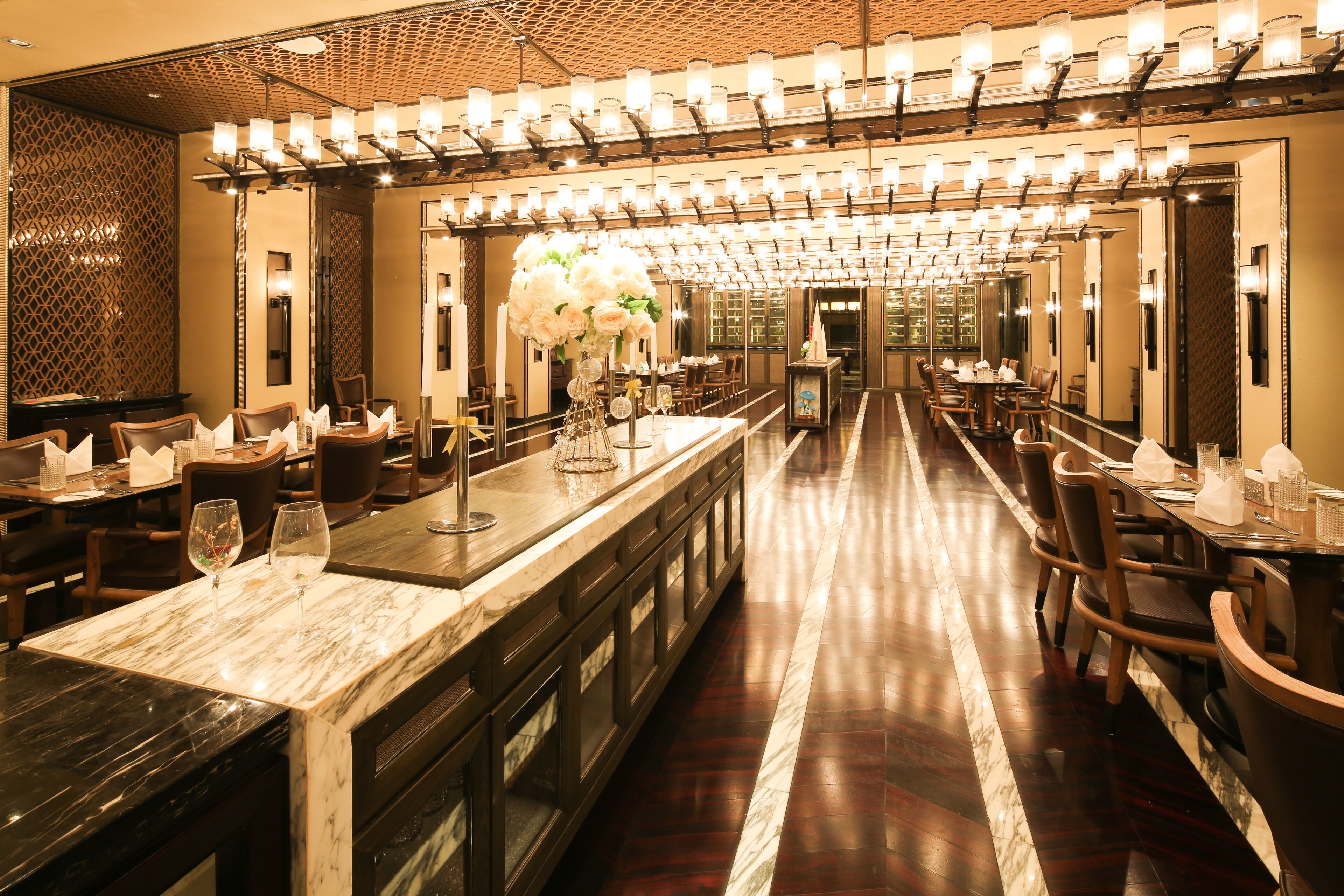 3 restaurants, breakfast, lunch, dinner served; Chinese cuisine 