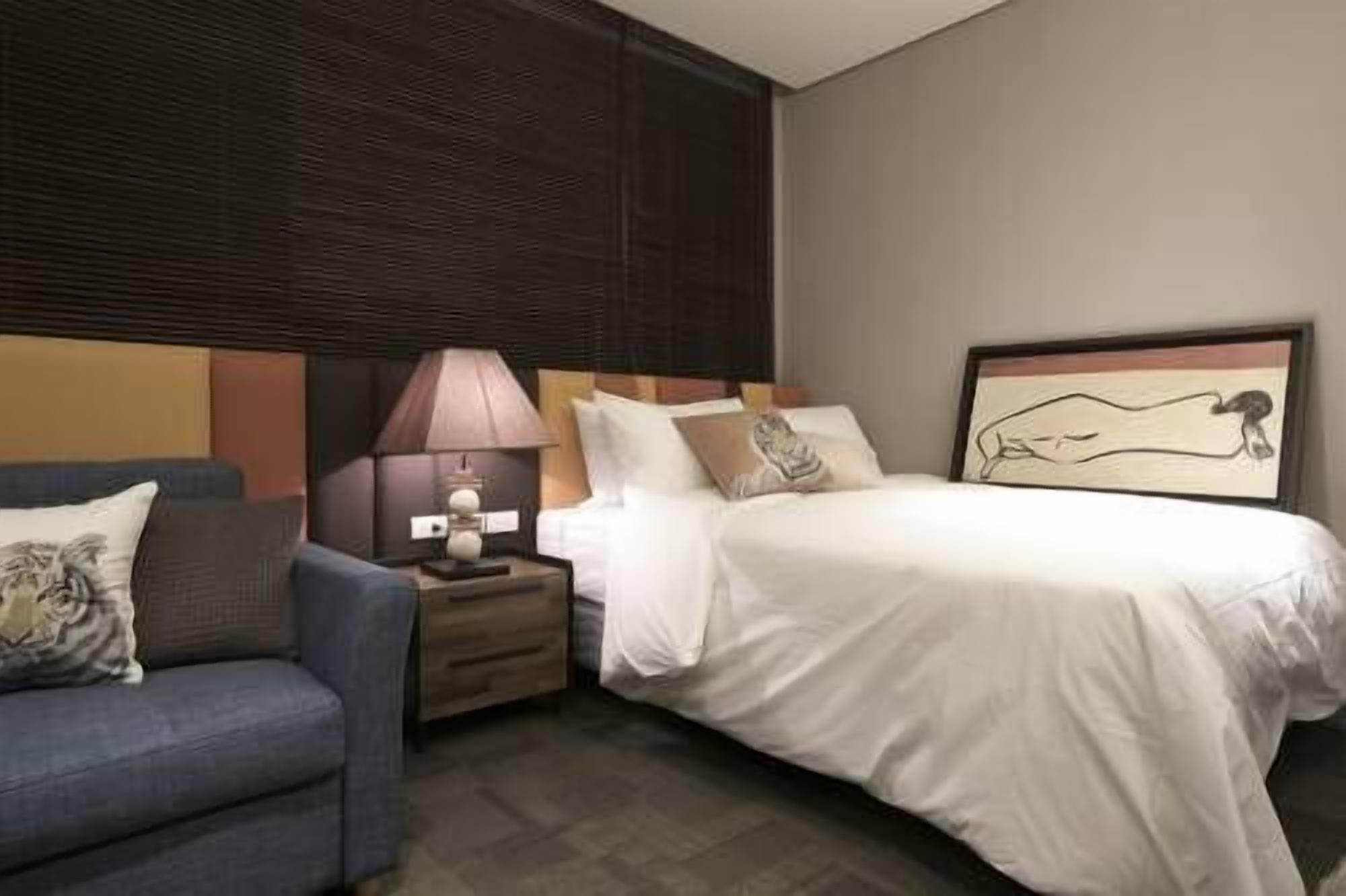 deluxe double room | desk, blackout curtains, soundproofing, free wifi