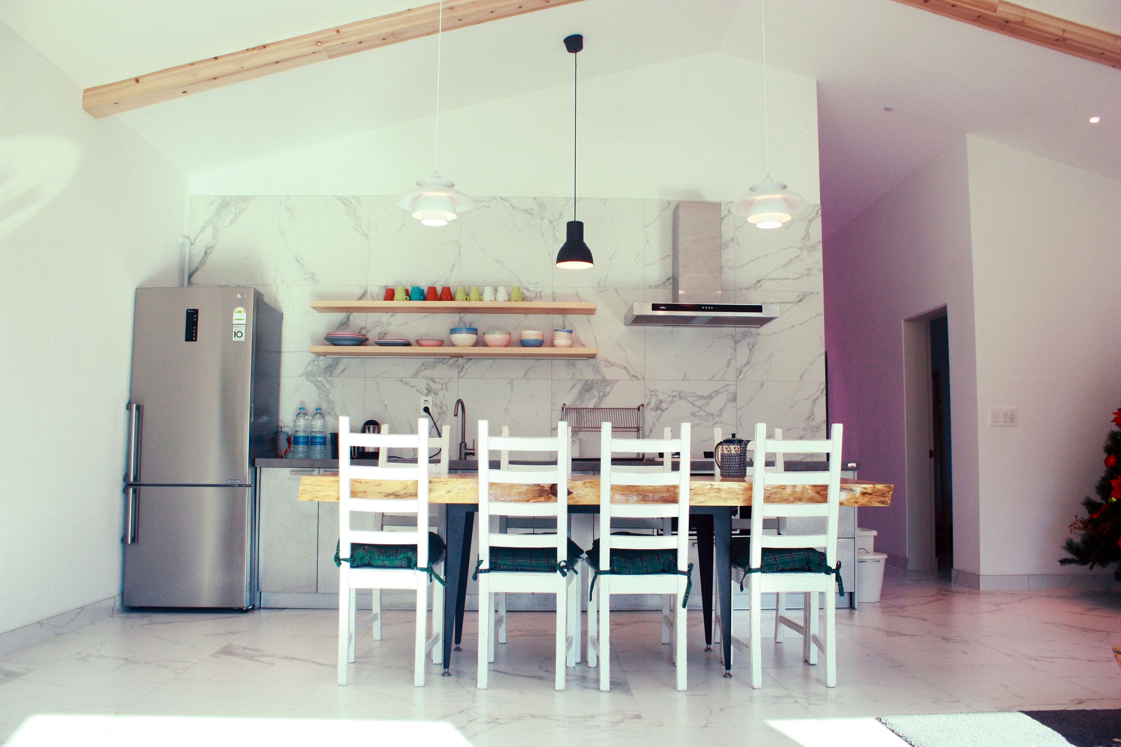 Suite (Praise) | Cocina privada | Refrigerador, microondas, parrilla de estufa y tetera eléctrica 