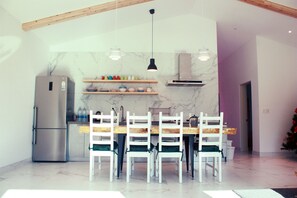 Praise Suite | Private kitchen