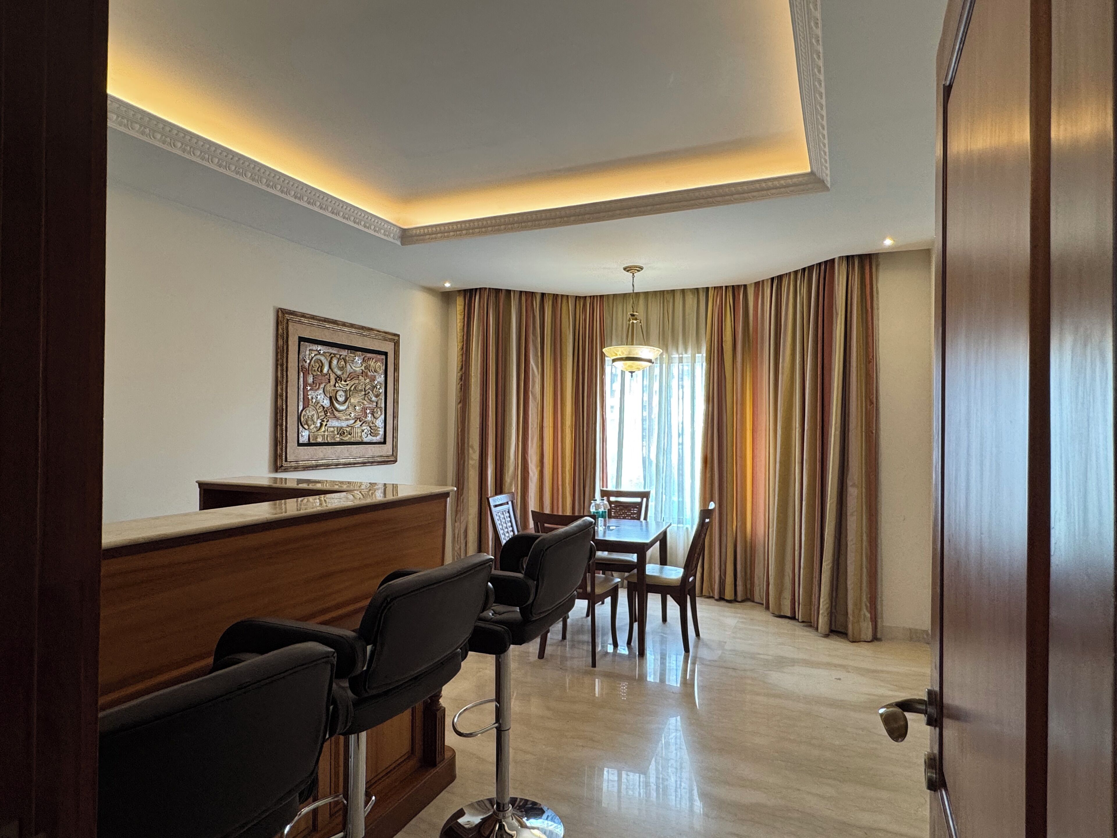Presidential Room | Living area | Flat-screen TV