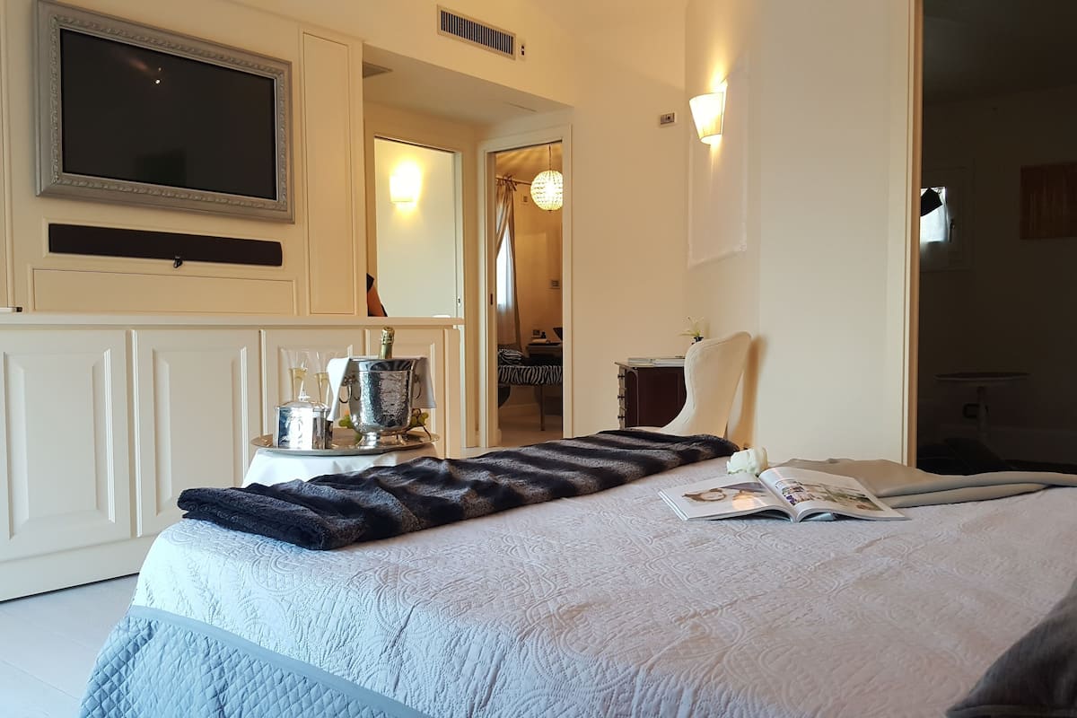 Suite, Balcony, Pool View | Premium bedding, minibar, in-room safe, desk