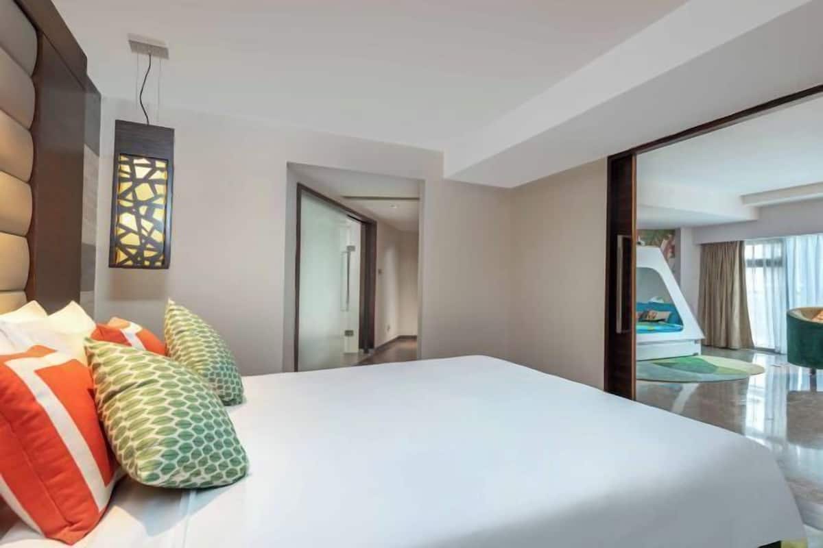 Minibar, in-room safe, desk, blackout drapes