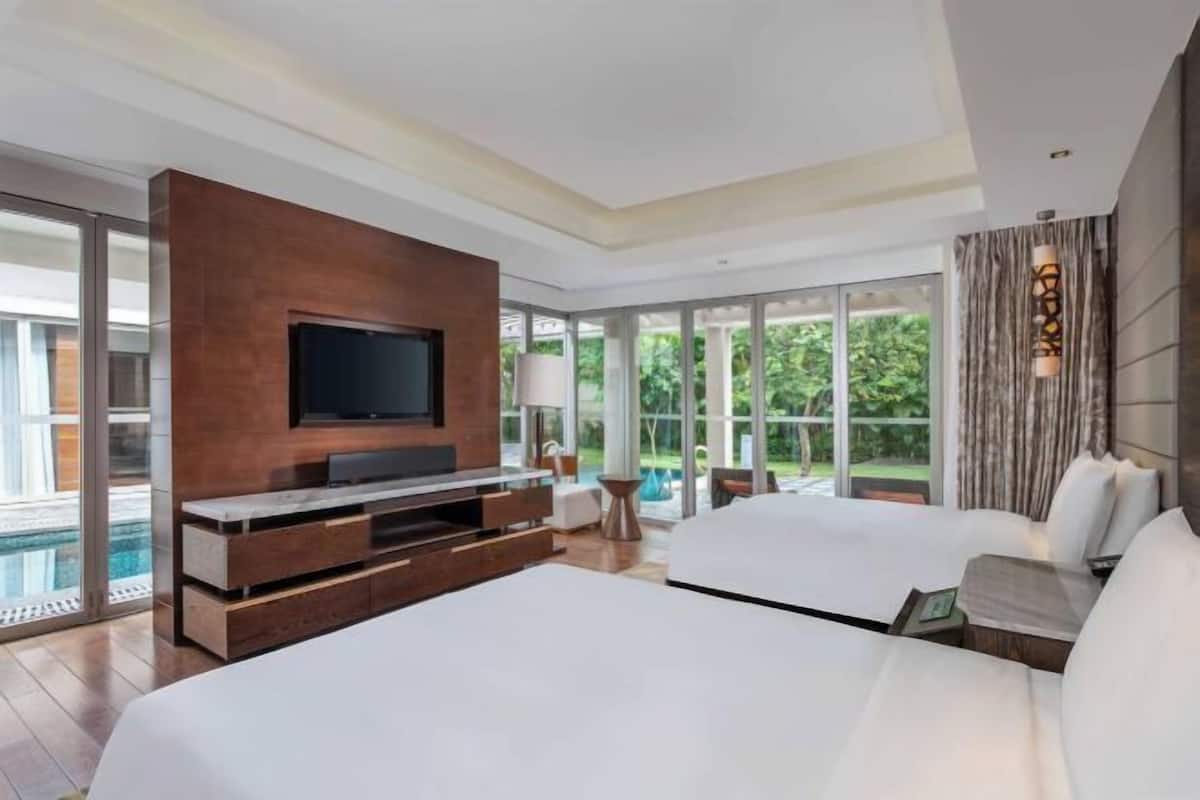 Minibar, in-room safe, desk, blackout drapes