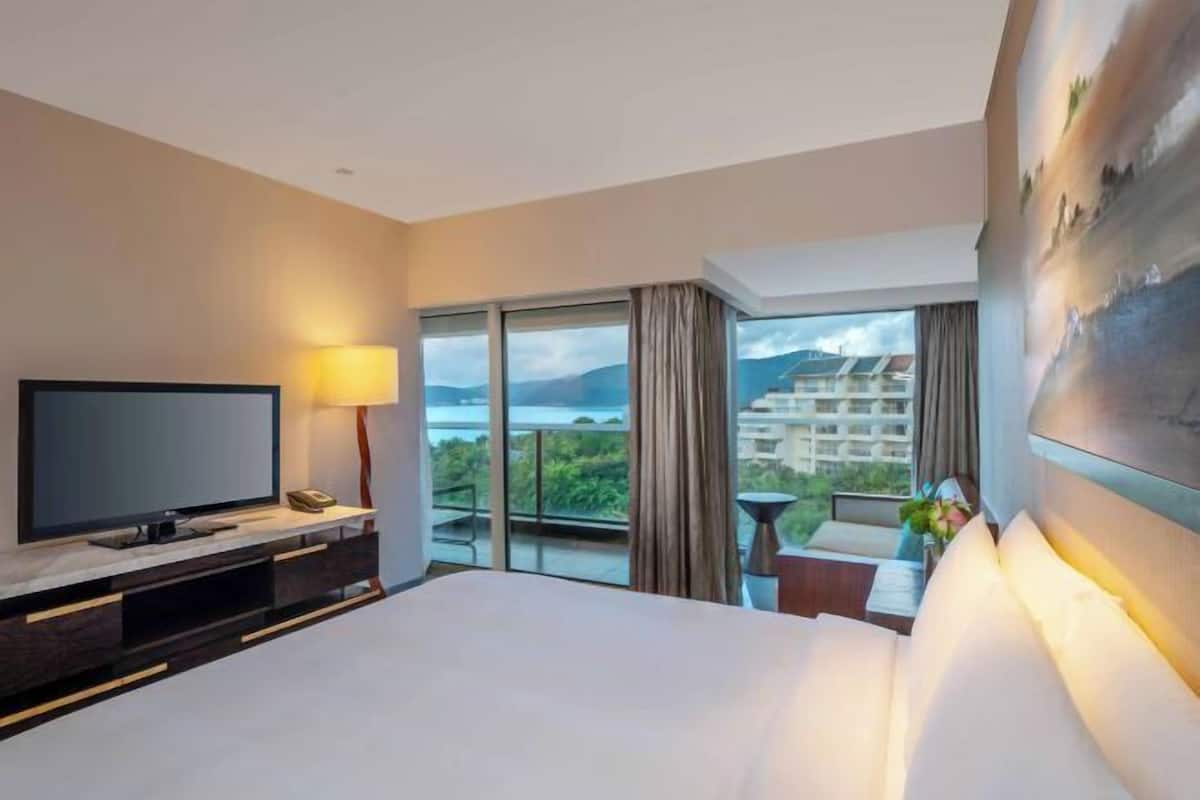 Minibar, in-room safe, desk, blackout drapes