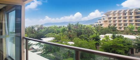 Superior Room, Sea View | Down comforters, minibar, in-room safe, desk