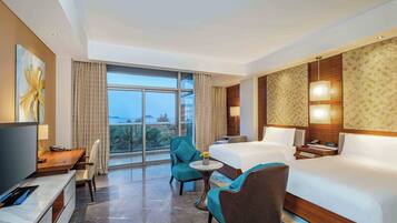 Quarto luxo, vista para o mar | Edredons de pluma, frigobar, cofres nos quartos, escrivaninha