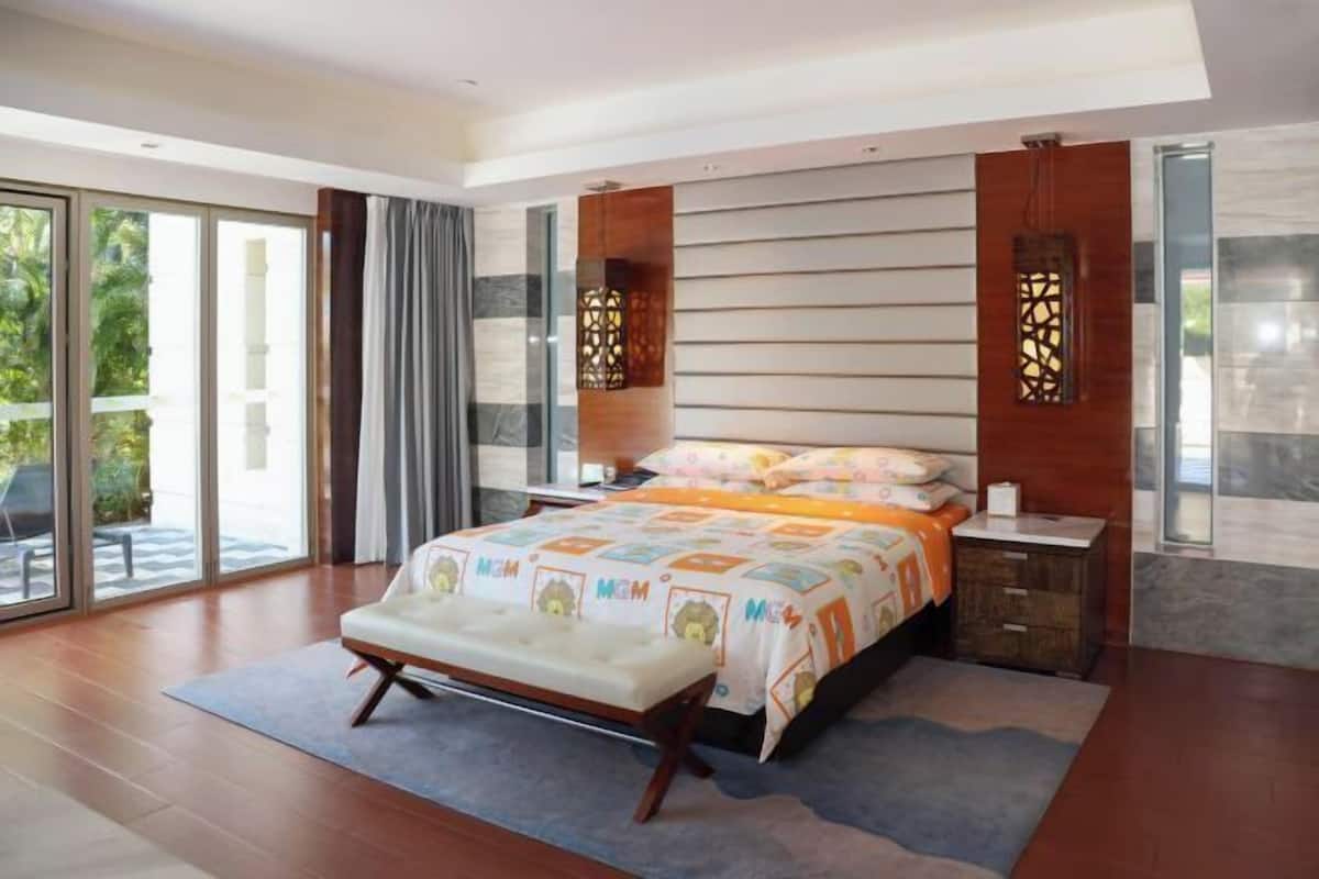 Down duvets, minibar, in-room safe, desk