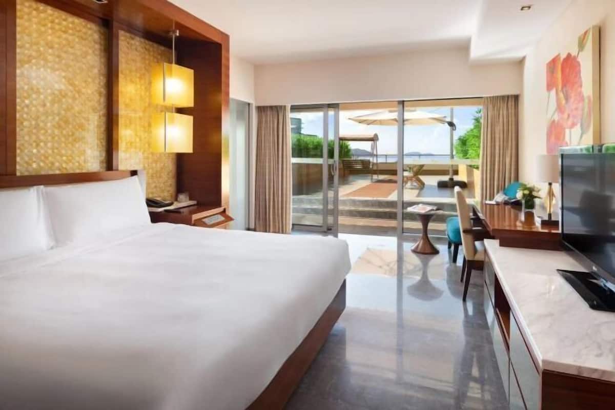Minibar, in-room safe, desk, blackout drapes
