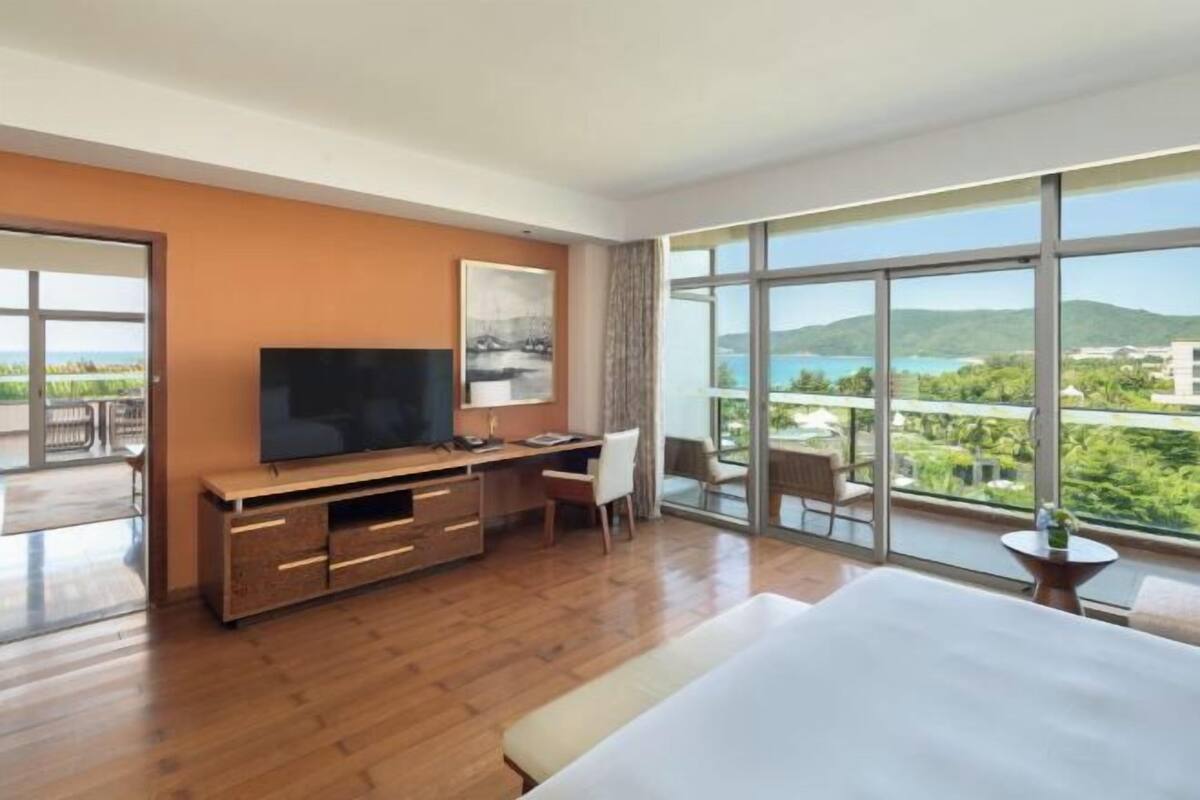 Minibar, in-room safe, desk, blackout drapes