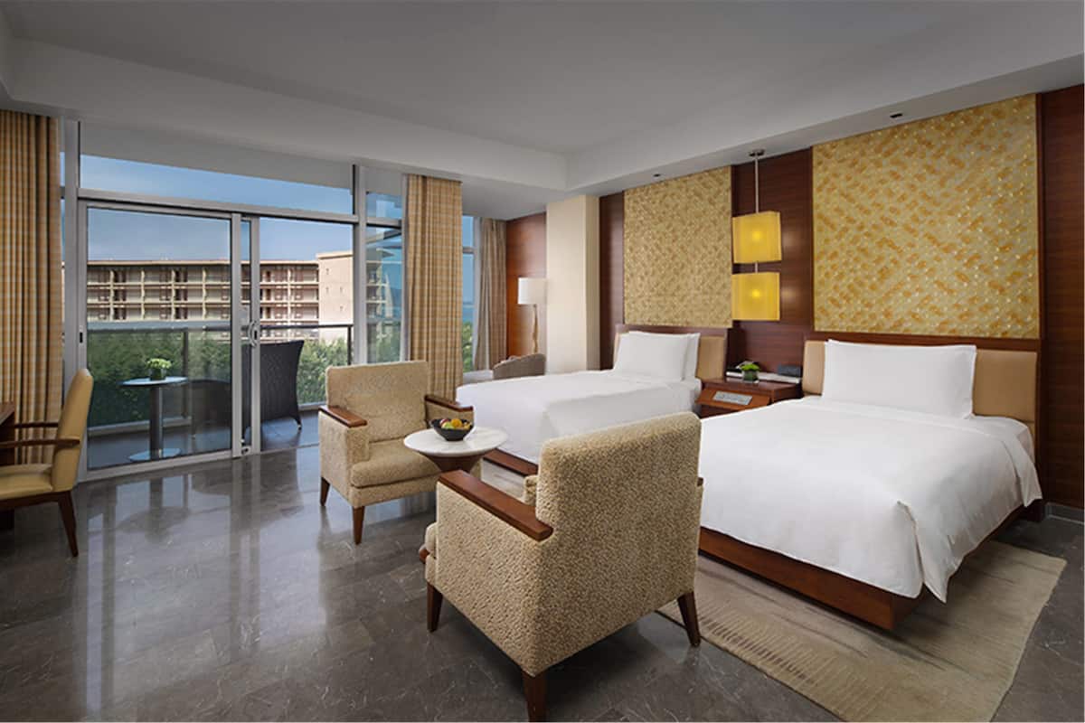 Superior Room, Sea View | Minibar, in-room safe, desk, blackout drapes
